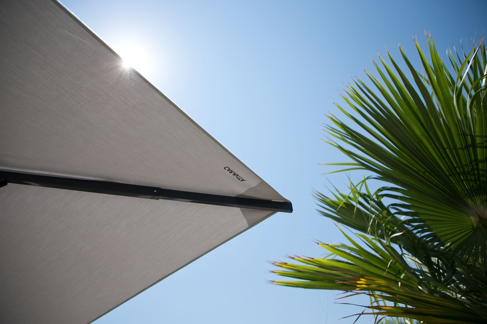 Hotel Parasols / Central Pole Parasols / Cantilever Parasols / Hotel Sunshades