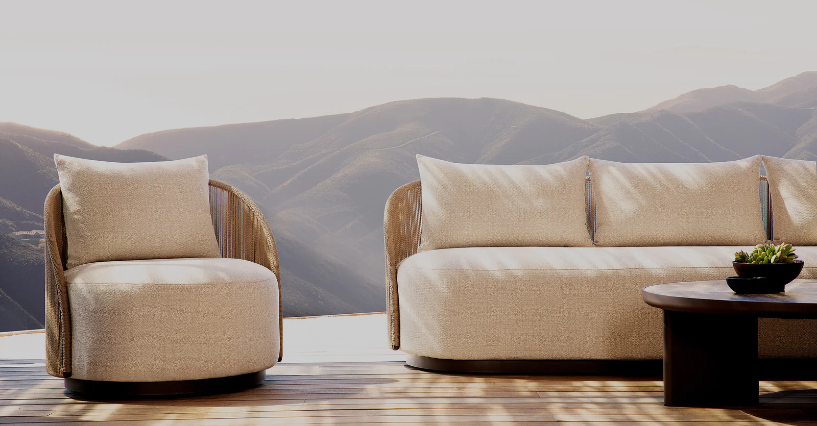 Coastal Outdoor Furniture / Hotel Patio Chairs / Hotel Poolside Furnishings