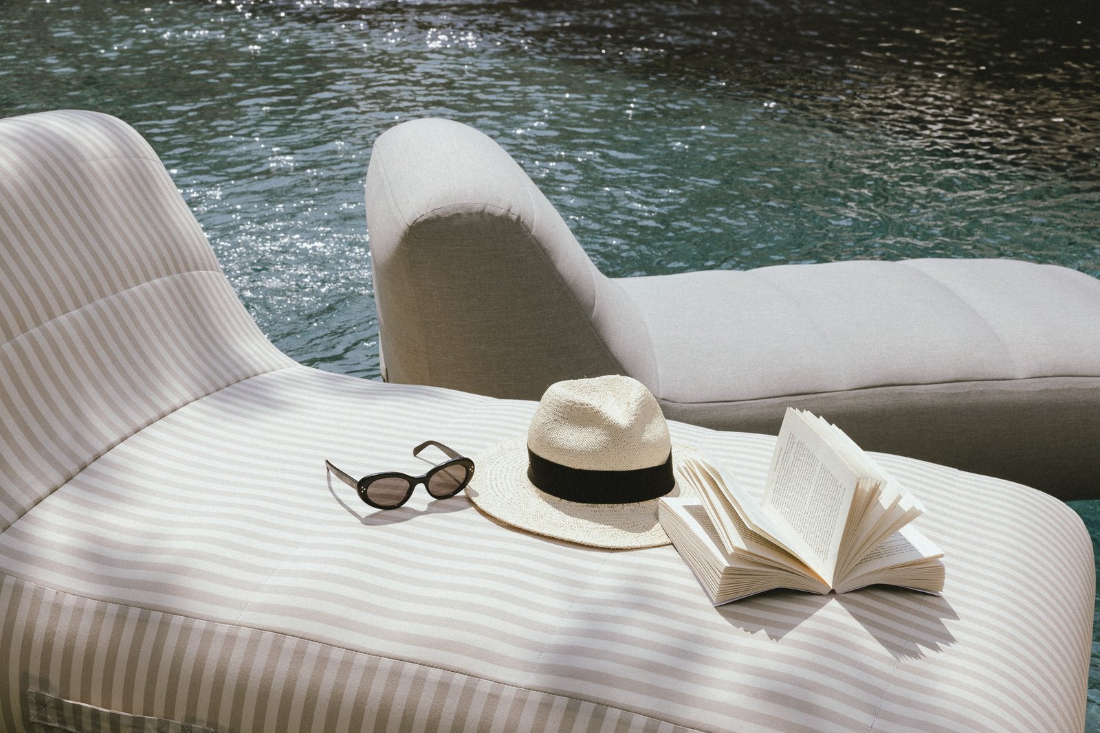 Hotel Pool Lounge Chairs / Sustainable Lounge Furniture / Hotel Inflatable Chaise Lounges