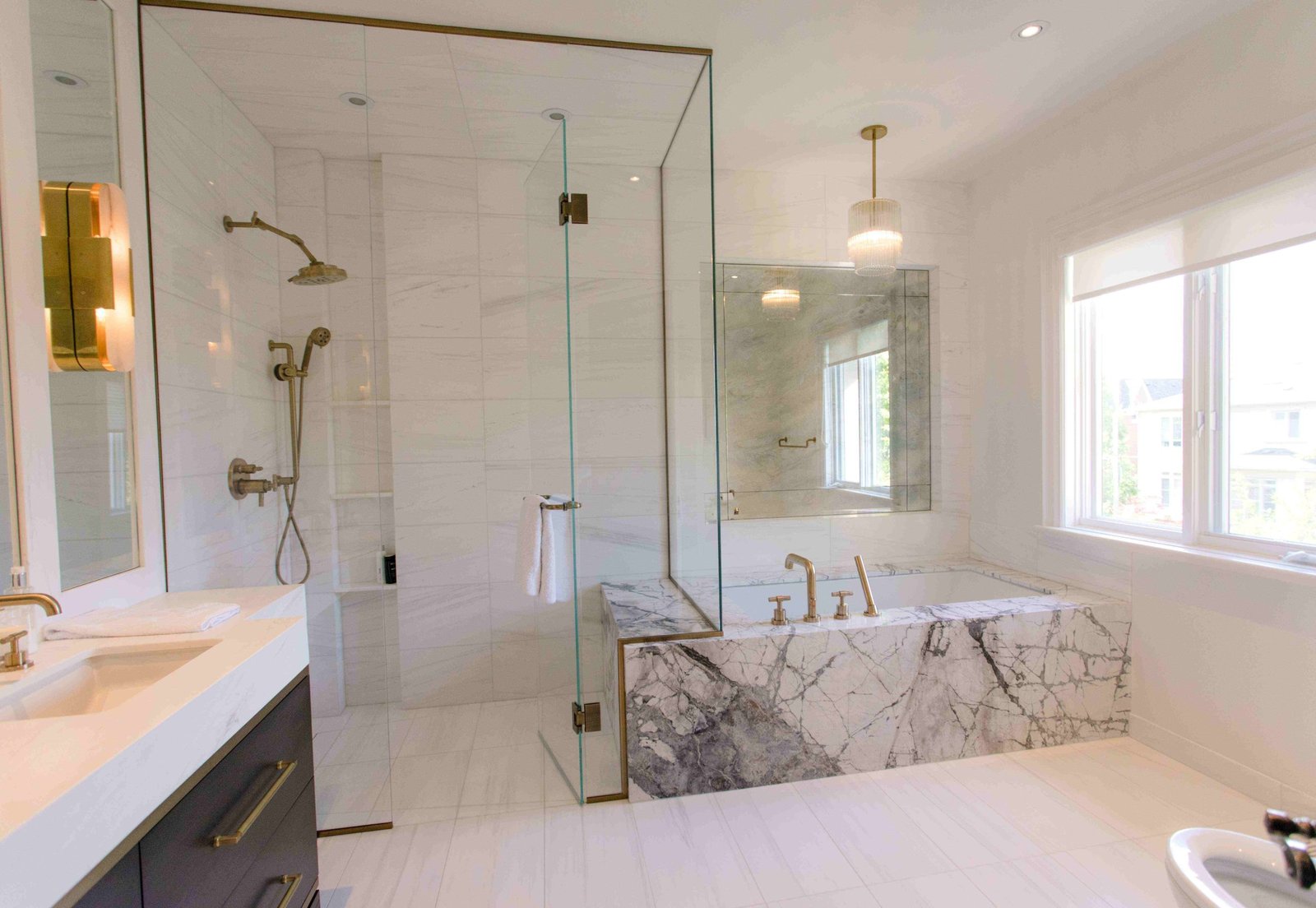 Bespoke Hotel Showers / Custom Hotel Mirrors / Hotel Decorative Glass