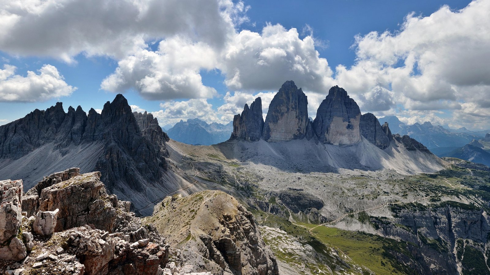 Hotel Trolley Suppliers / Sustainable Hotel Trolleys / Hotel Mobility Solutions