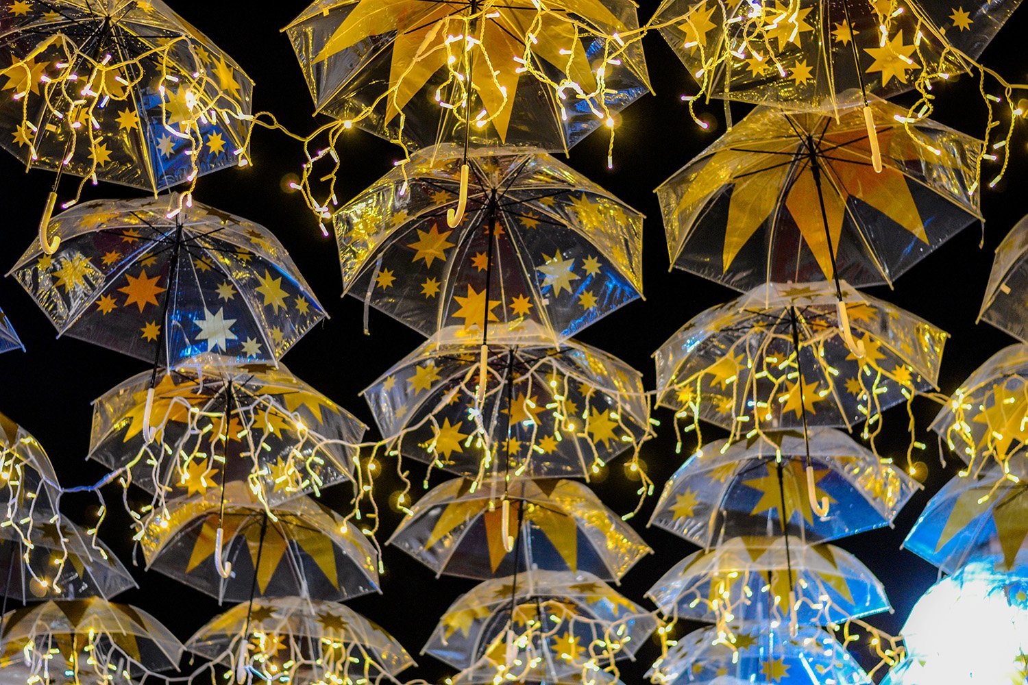 Elevate Your Hotel This Christmas: Tailored Festive Installations