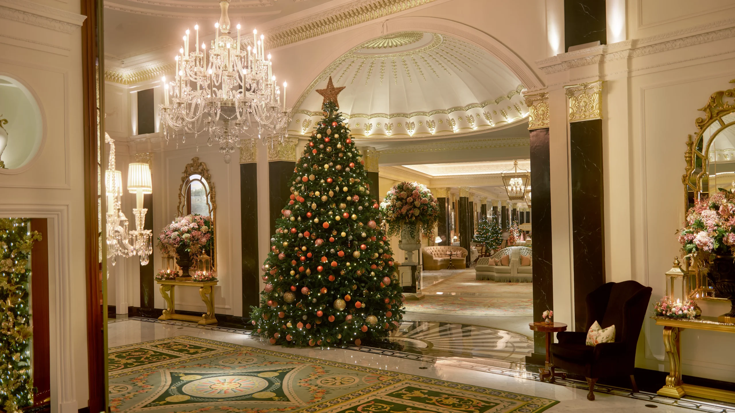 The Season of Thoughtful Gifting: How Hotels Are Redefining Guest Appreciation This Christmas